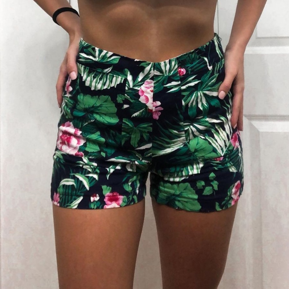 tropical shorts 🌴🌼